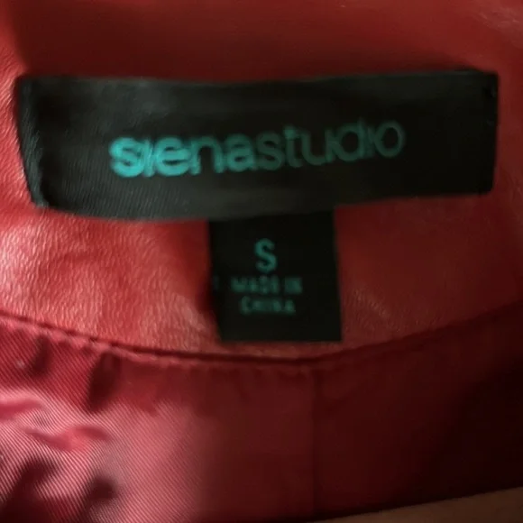 Red real leather size S jacket.As new.2 front pockets.Great for indoor and out. - Picture 4 of 6